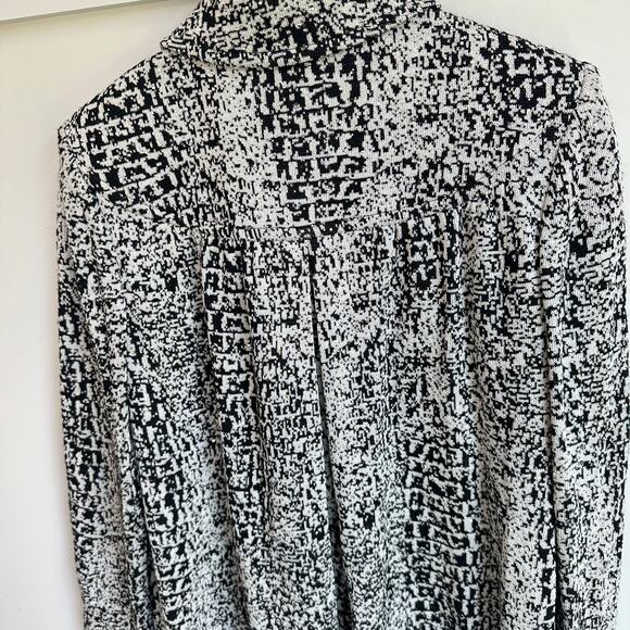 St. John Evening Sz 12 Knit Cardigan Sweater Long Jacket Black White Rhinestones - Picture 8 of 9